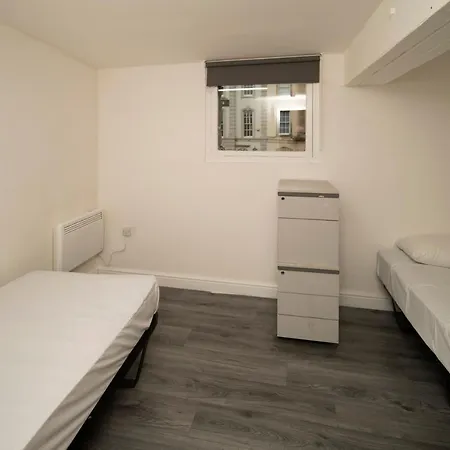 Harbourside Hostel Bristol-3